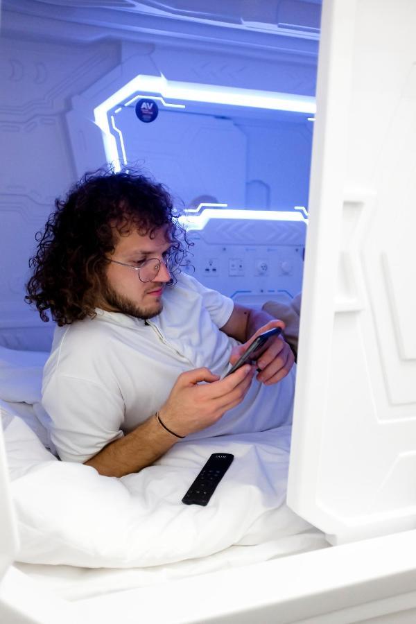 Av-1 Capsule Hotel Kiew Exterior foto
