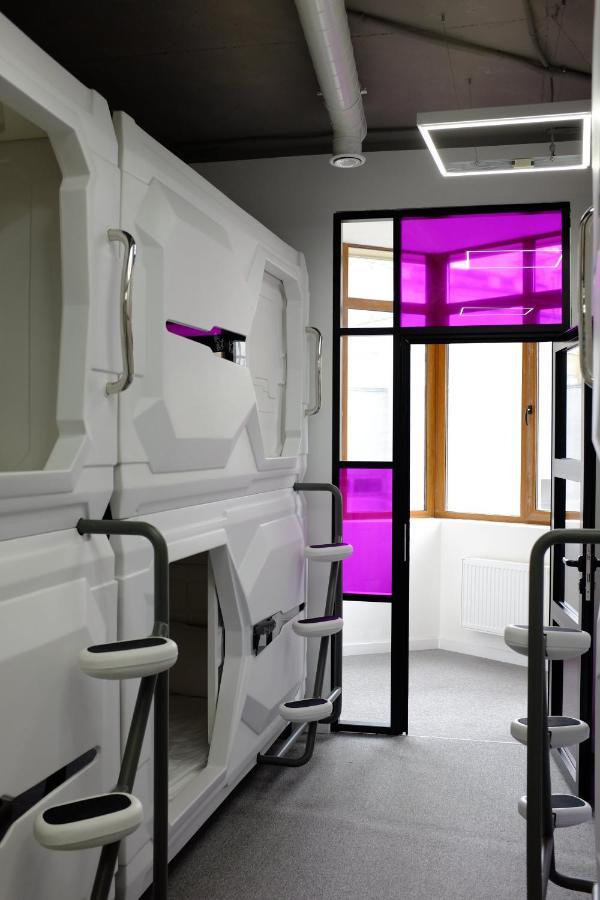 Av-1 Capsule Hotel Kiew Exterior foto