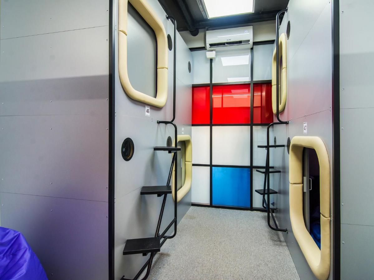 Av-1 Capsule Hotel Kiew Exterior foto