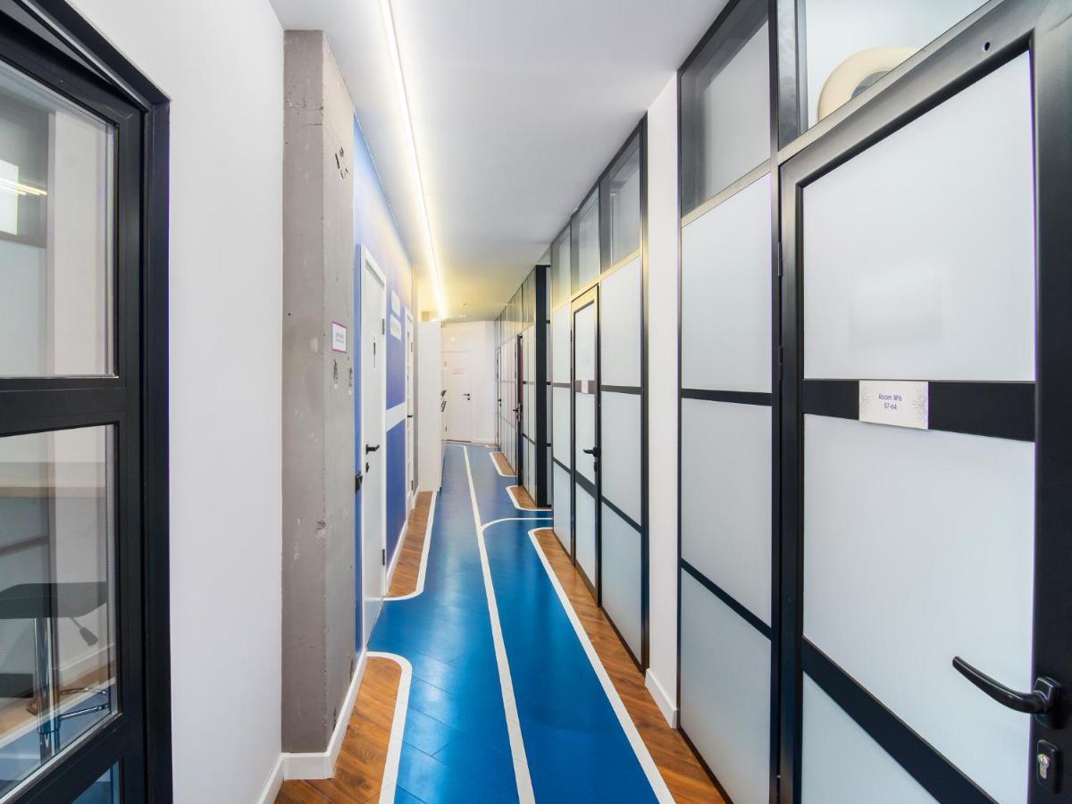 Av-1 Capsule Hotel Kiew Exterior foto