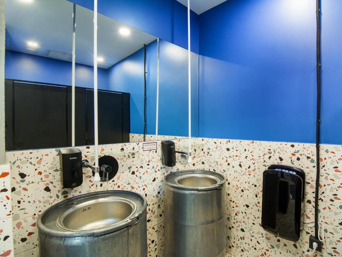 Av-1 Capsule Hotel Kiew Exterior foto