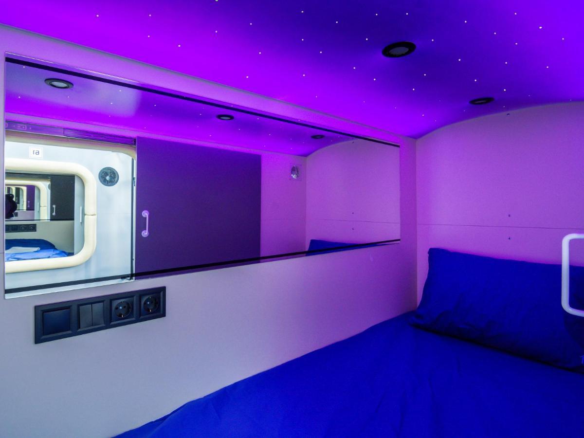 Av-1 Capsule Hotel Kiew Exterior foto