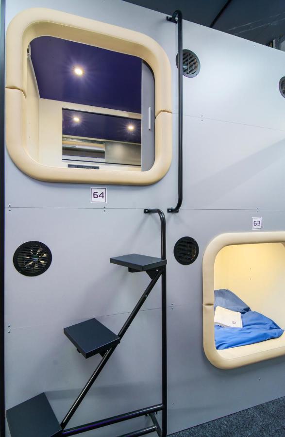 Av-1 Capsule Hotel Kiew Exterior foto