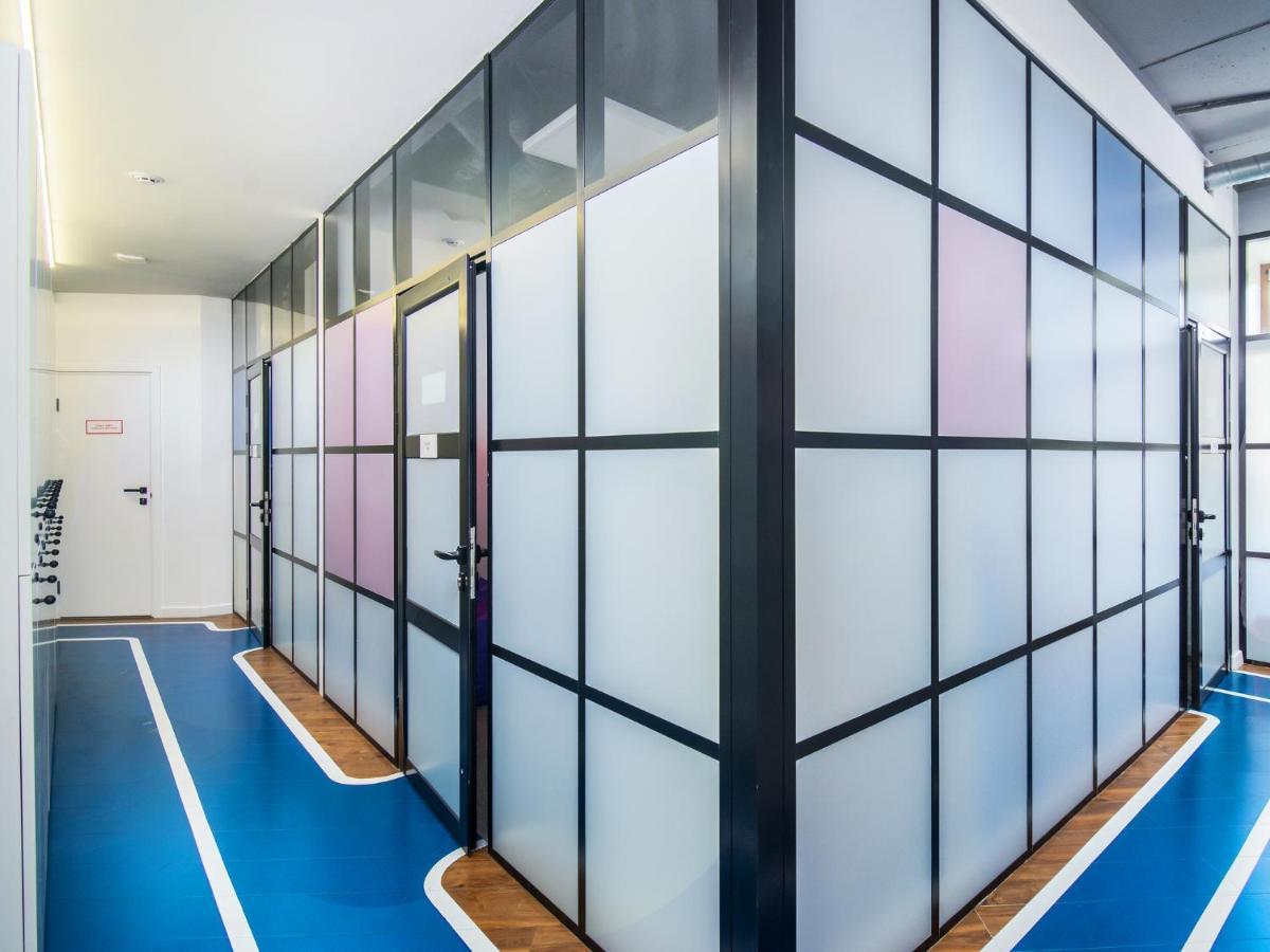 Av-1 Capsule Hotel Kiew Exterior foto