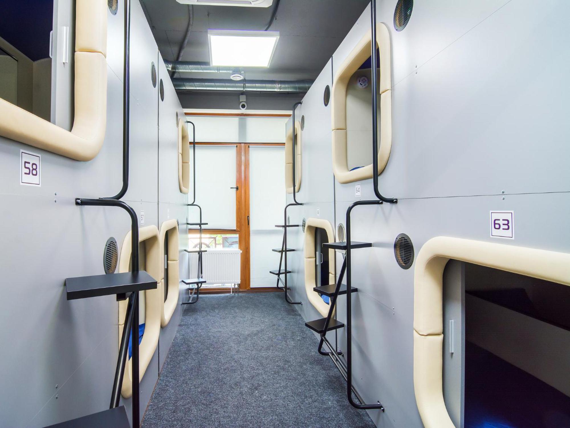 Av-1 Capsule Hotel Kiew Exterior foto