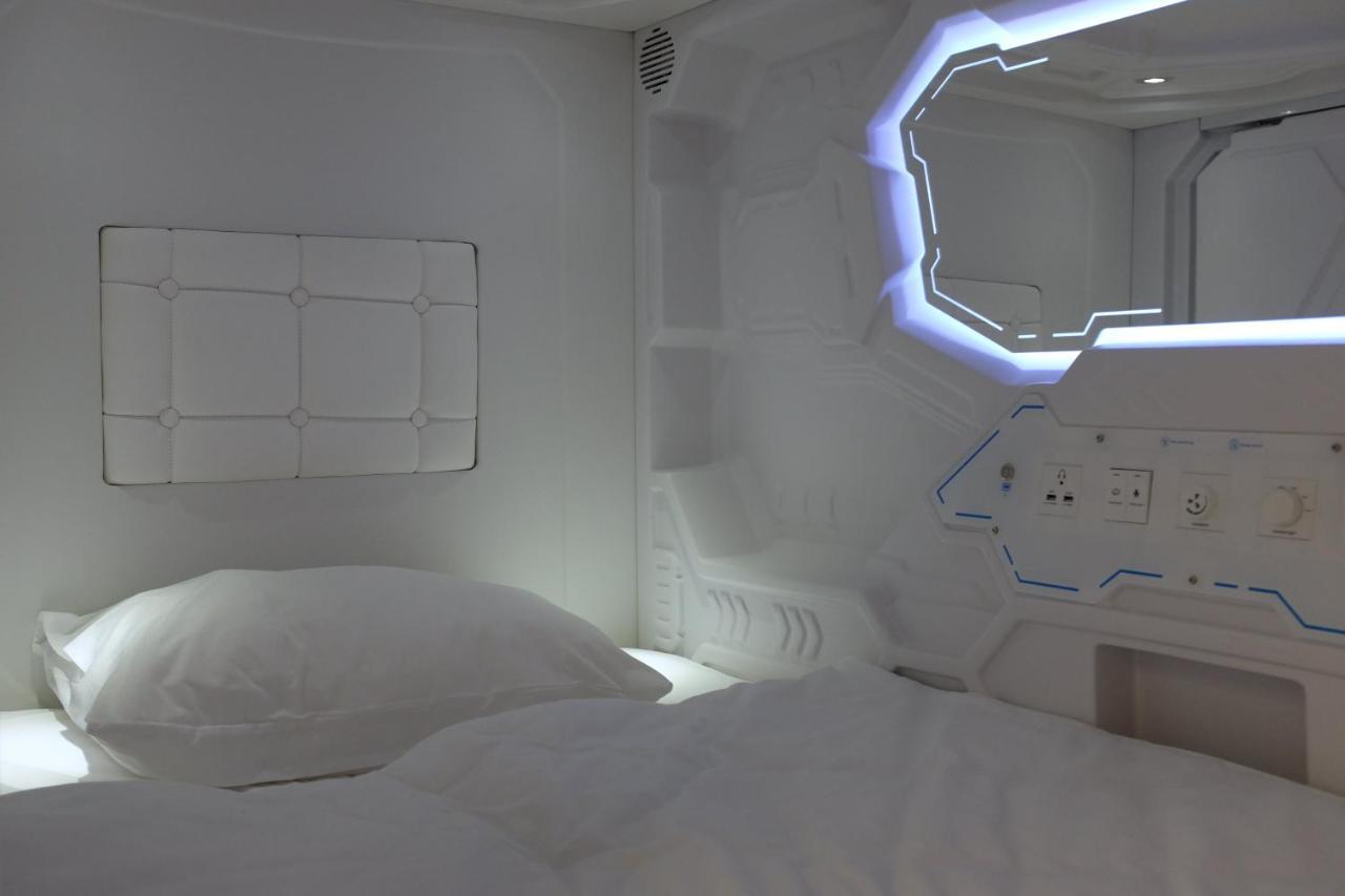 Av-1 Capsule Hotel Kiew Exterior foto